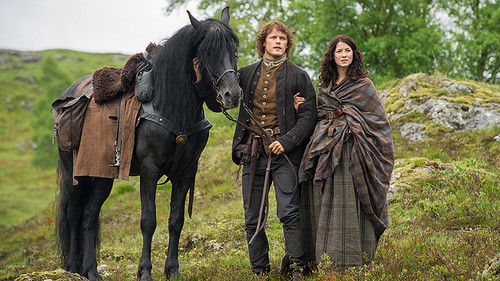 Outlander-Season-1b-promotional-picture-claire-and-jamie-fraser-38251419-500-281.jpg